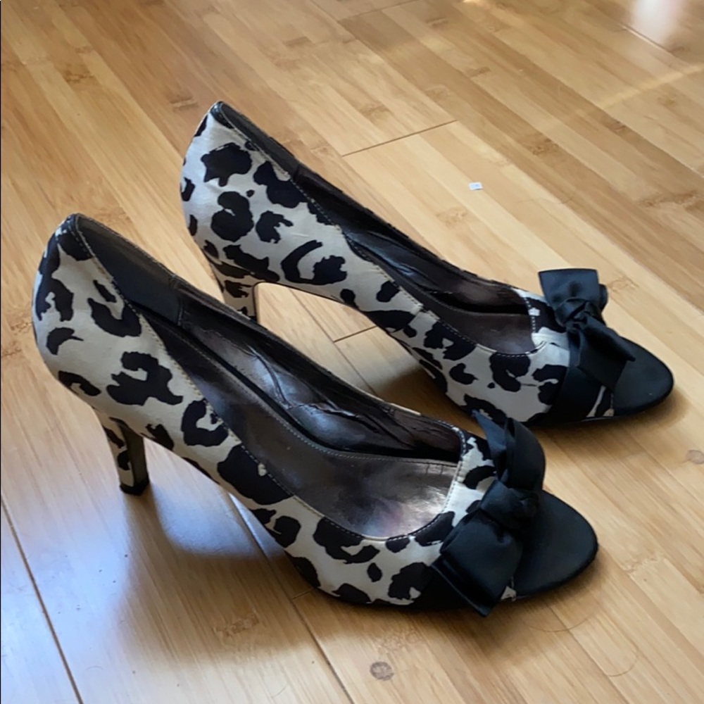 Alfani Leather / satin pumps cow pattern Sz 10